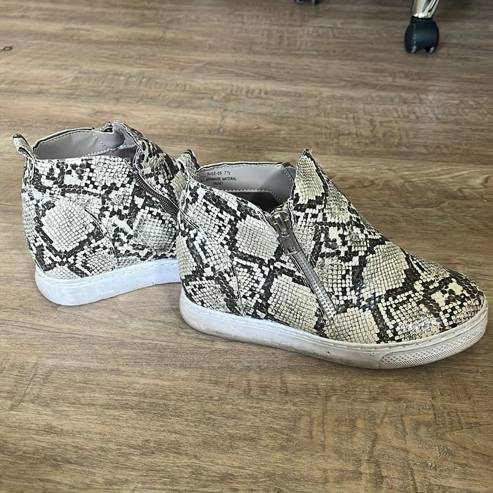 Snakeskin shoes